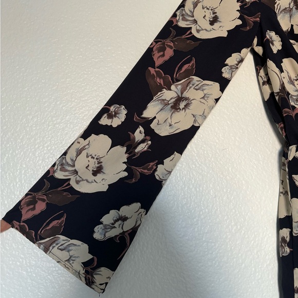 Floral Flowy Romper 🌸 - Picture 2 of 5